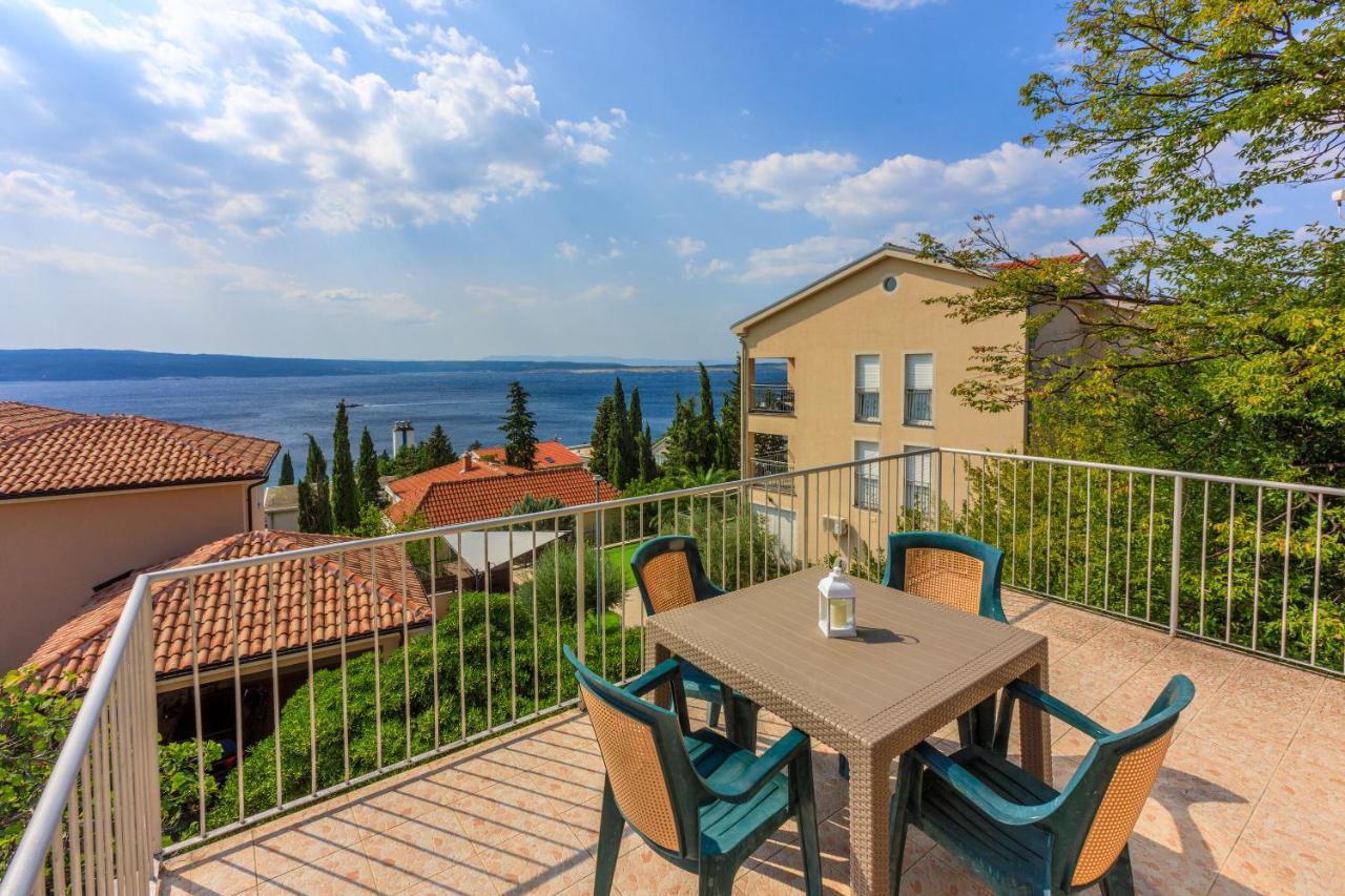 Apartments Bartulin Crikvenica Bagian luar foto